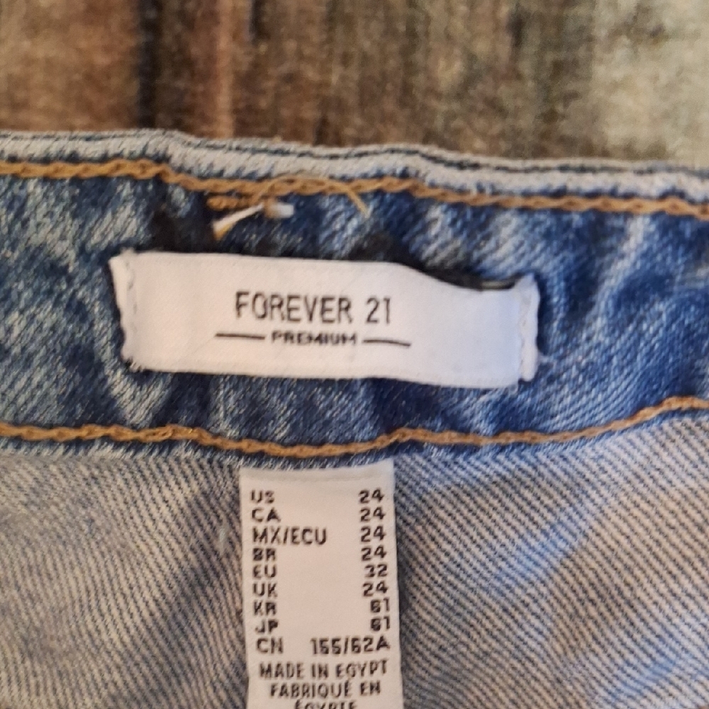 🔥🔥CLEARANCE ITEM🔥Forever 21 Blue Distressed Jean Shorts. Size 24 - Picture 4 of 6